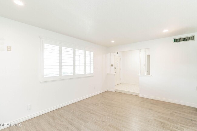 Building Photo - 8608 Catalpa Ln