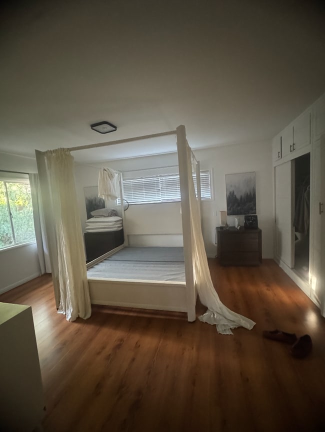 Building Photo - 2119 1/2 S Beverly Glen Blvd