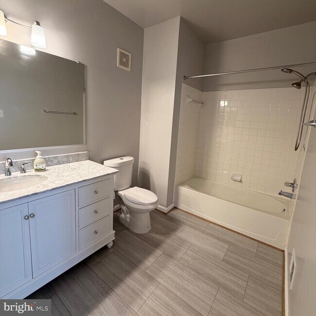 Building Photo - 10730 Symphony Way