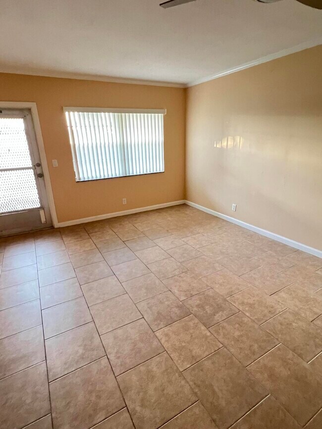 Building Photo - 133 Salisbury E