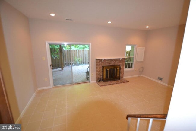 Building Photo - 6173 Green Hollow Ct