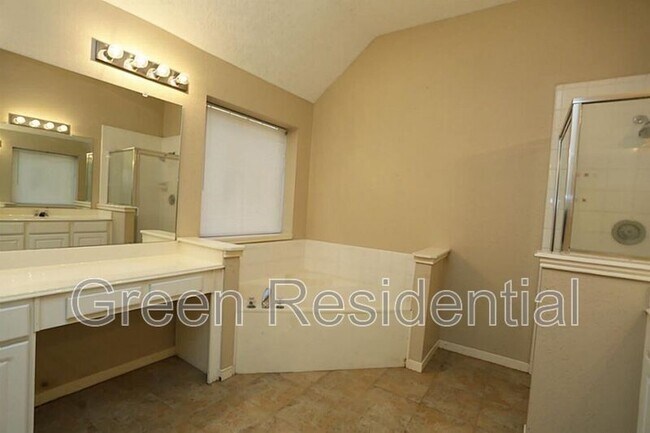 Building Photo - 1718 Calmar Dr
