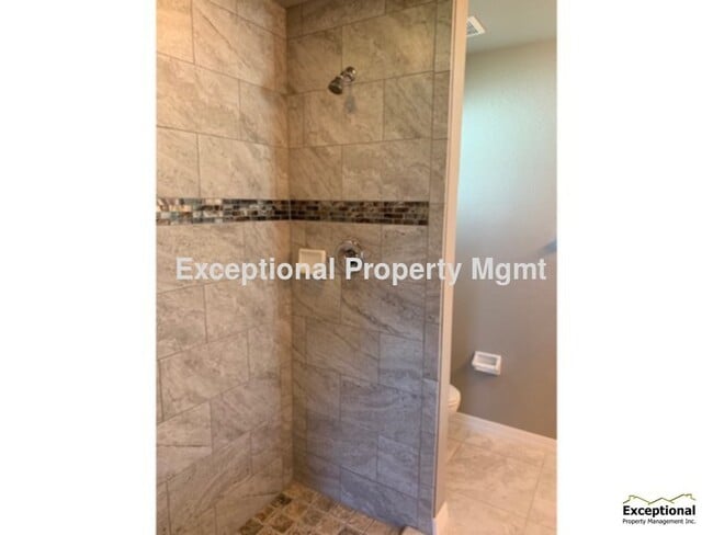 Building Photo - Move-In Ready 4 Bedroom Home SE Cape! Zero Carpet.