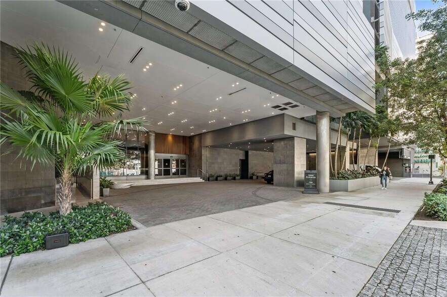 Building Photo - 500 Brickell Ave