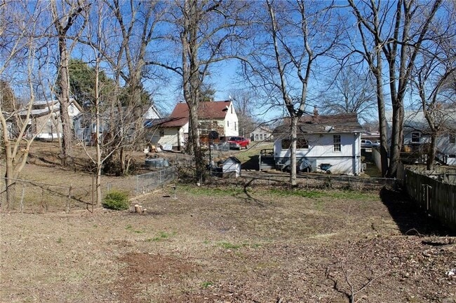 Building Photo - Absolutely adorable 3 bedroom/1.5 bath house in Ritenour school district!