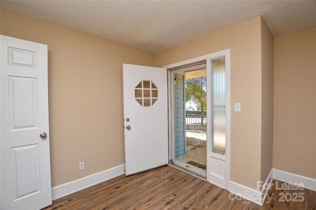 Building Photo - 2511 Woodstar Rd