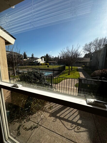 Building Photo - 3722 W Benjamin Holt Dr