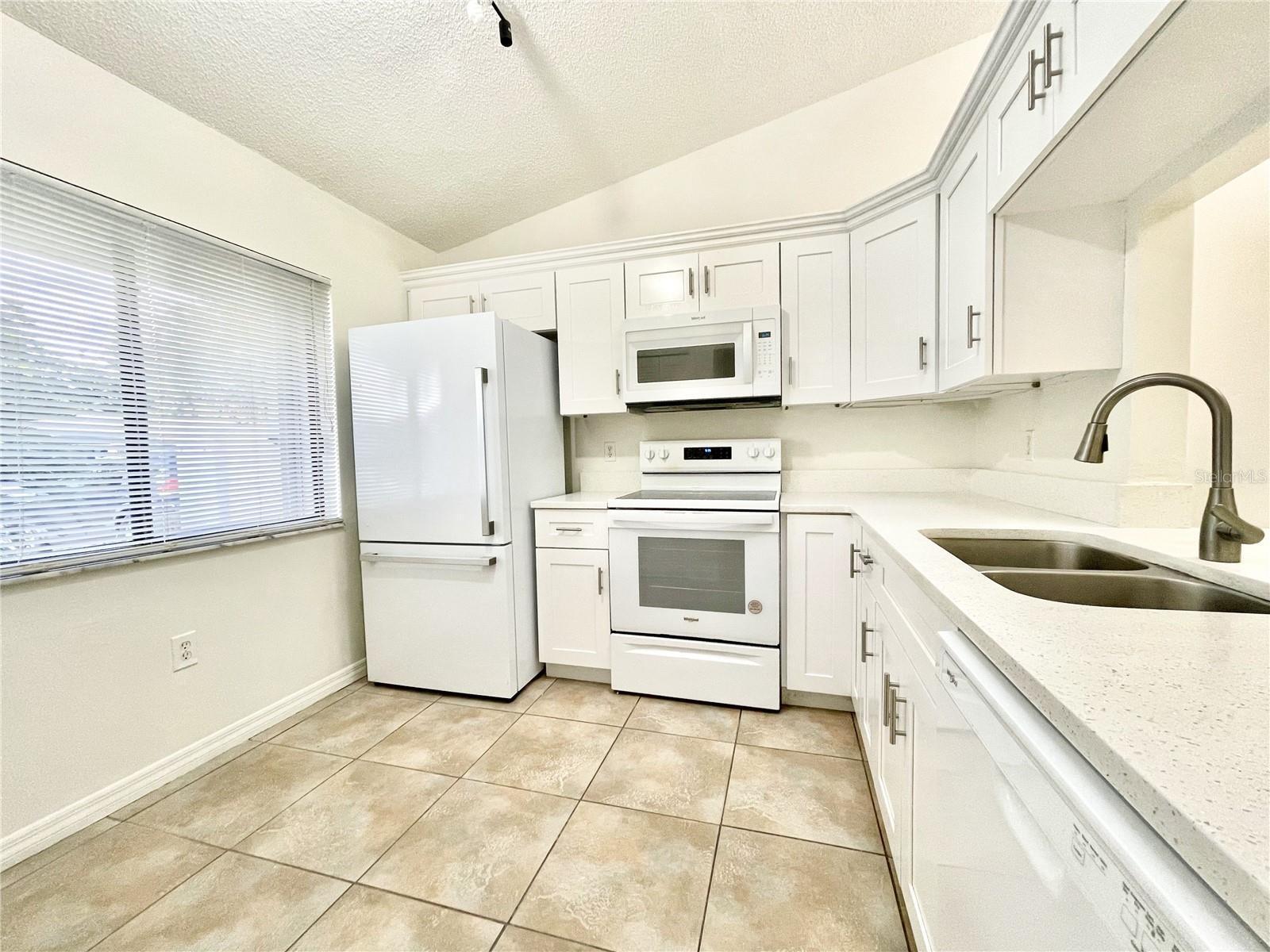 Building Photo - 9816 River Crest Ct