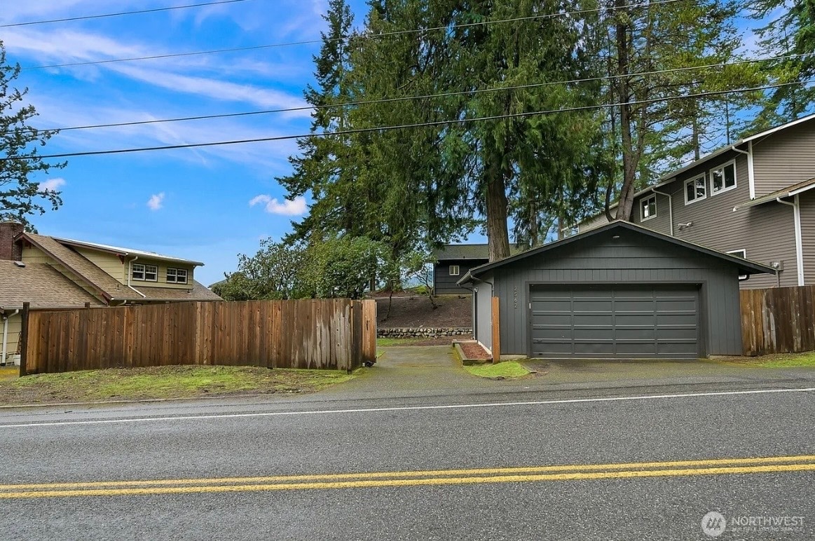 Building Photo - 2562 Lake Whatcom Blvd