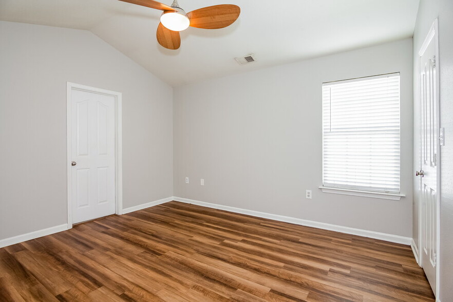 Building Photo - 2231 Gooseberry Rd