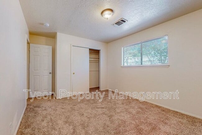 Building Photo - 5516 Cancelar Dr NE