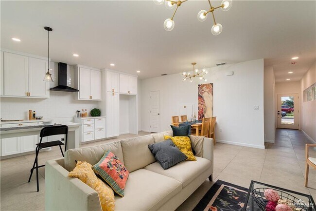 Building Photo - 18 Warbler Ave