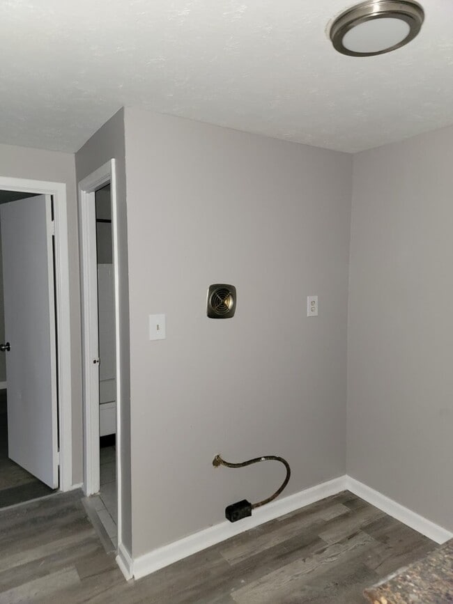 Building Photo - 1817 Garfield Rd