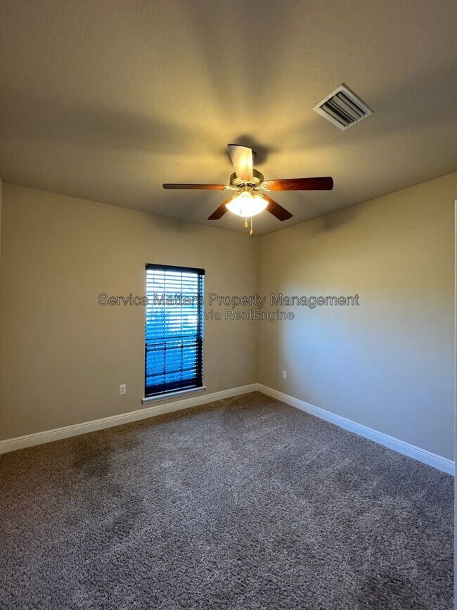 Building Photo - 4233 S Cambridge Way