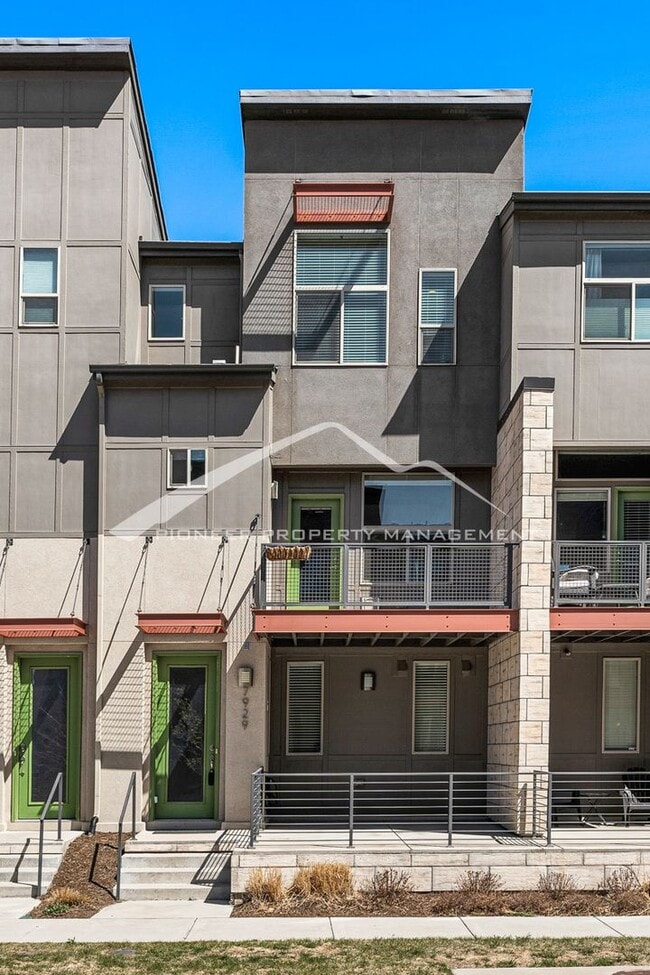 Building Photo - Beautiful Townhome with 2 Car Garage and Central A/C