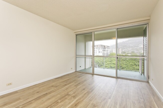 Building Photo - Punahou-Wilder Unit 803 - 2 BD 1 BA w/ Lan...