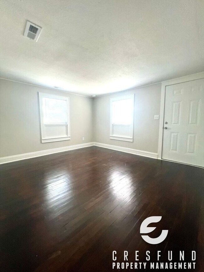 Building Photo - Bright and Cozy Cottage Style 2 Bedroom 1 ...