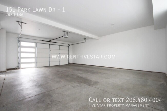 Building Photo - 151 Park Lawn Dr