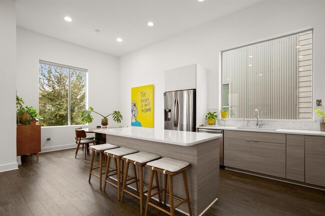 Building Photo - 6013 Florencia Ln