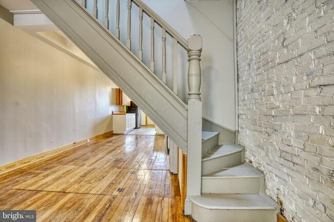 Building Photo - 343 E 21st St