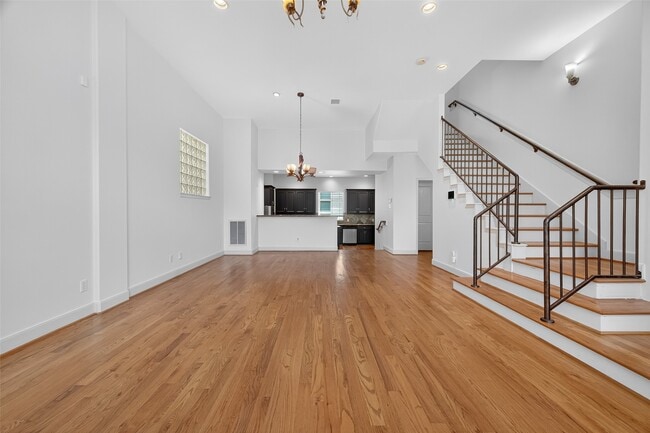 Building Photo - 5018 Lillian St