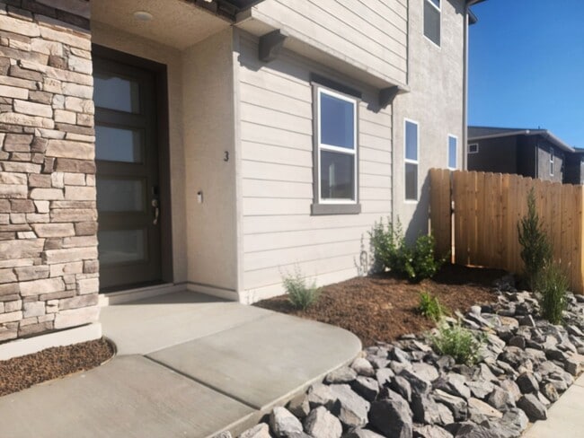 Building Photo - Brand New Townhome in South Carson City
