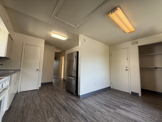 Building Photo - 292 Catherine St