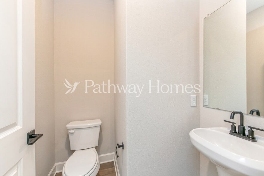 Building Photo - 619 Brookside Dr