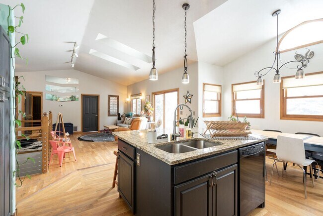 Building Photo - Beautiful and spacious 5 bedroom home located near Long Pond Reservoir in NE Fort Collins