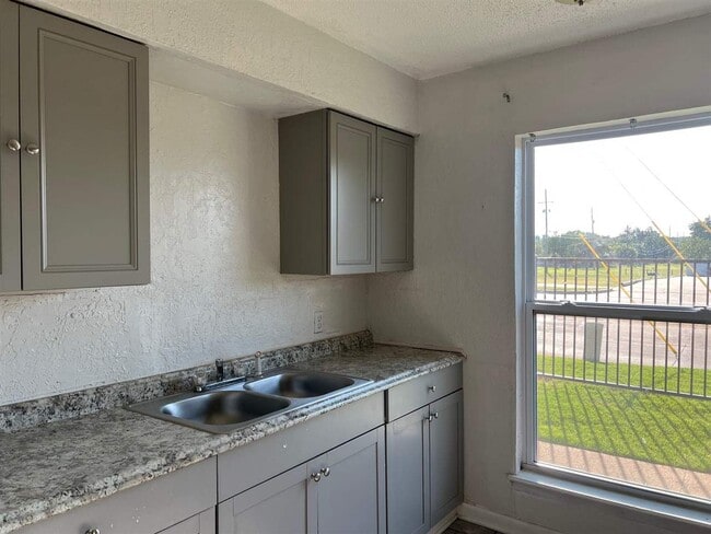 Building Photo - 2107 NW 38th St