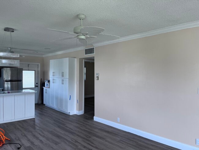 Building Photo - 251 S Golf Blvd