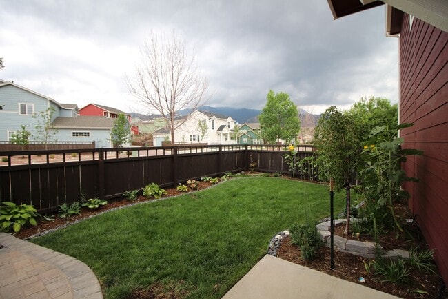 Building Photo - Beautiful 3bdrm 3bath home in Gold Hill Mesa