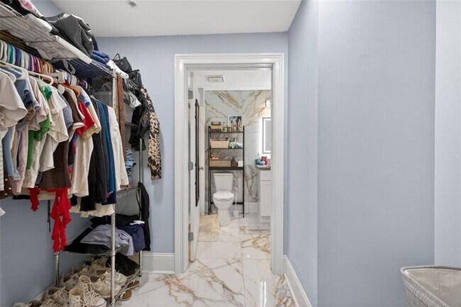 Building Photo - 1074 Peachtree Walk NE