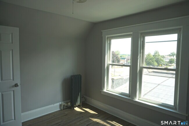 Building Photo - 3371 Main St