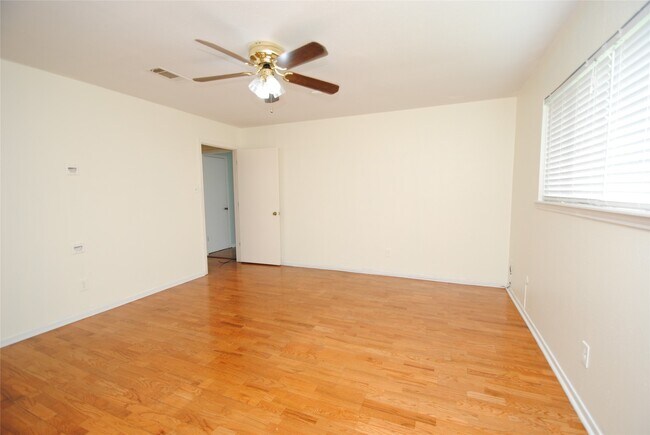 Building Photo - 11511 Creekhurst Dr