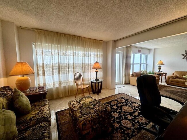 Building Photo - 405 N Ocean Blvd