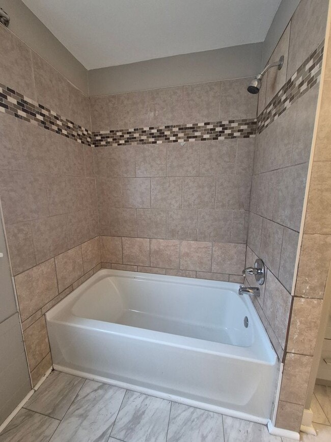 Building Photo - Charming 3-bedroom home!