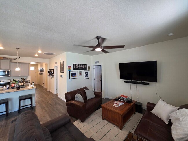 Building Photo - Beautiful Newer Build 3 Bedroom Home in Be...