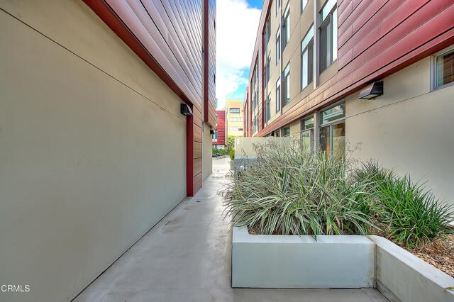 Building Photo - 133 S Los Robles Ave