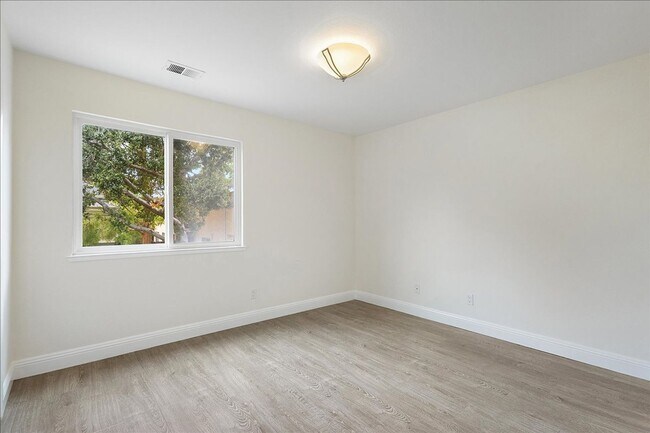 Building Photo - 1590 Buena Vista Ave