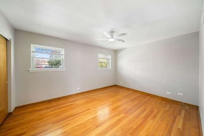 Building Photo - 27 E Thorndale Ave