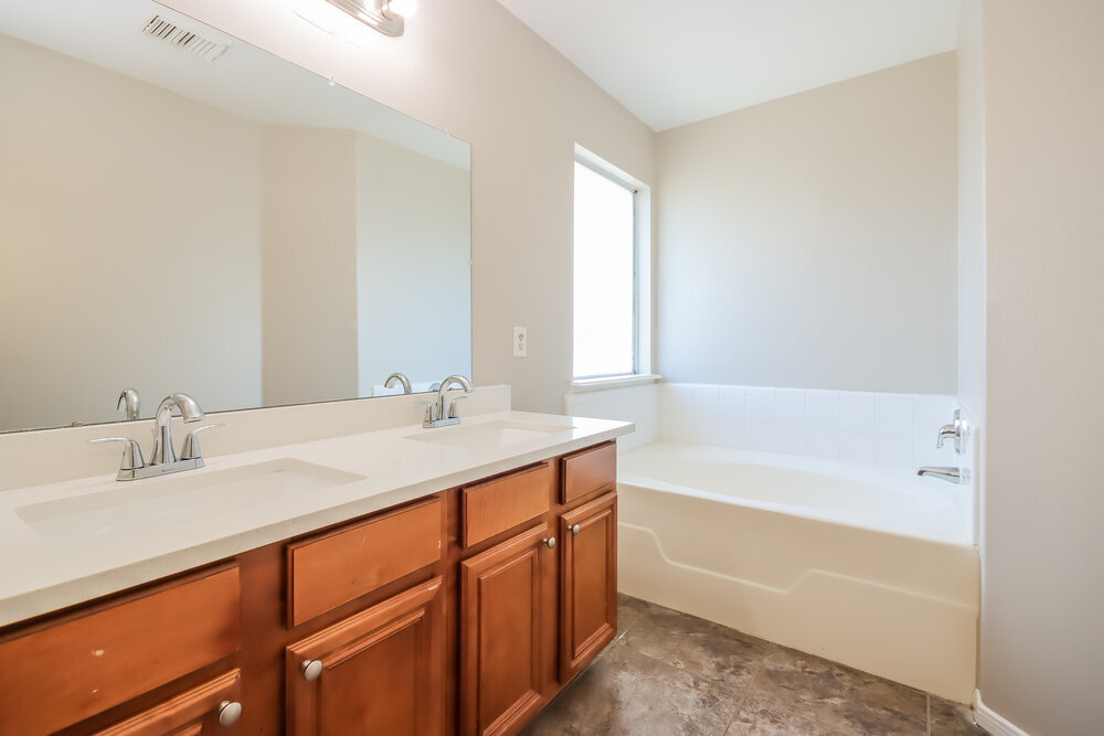 Building Photo - 1402 Baychester Ln