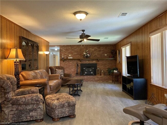 Building Photo - 927 Skyline Dr