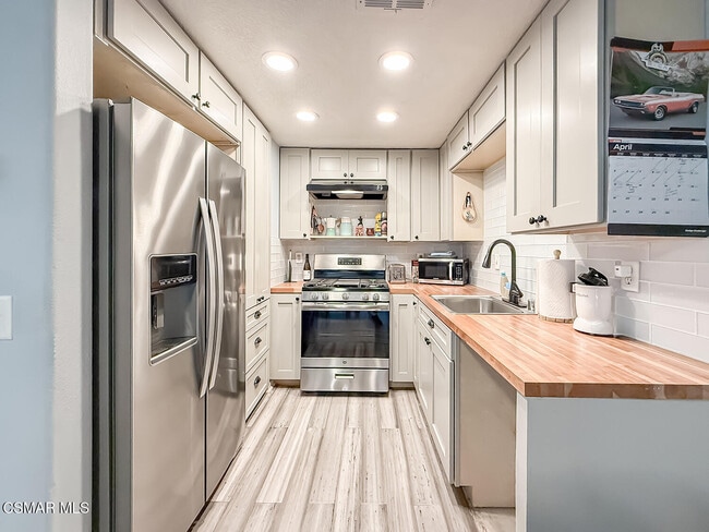 Building Photo - 1346 E Hillcrest Dr