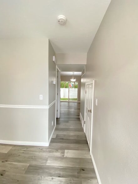 Building Photo - 865 N 500 W