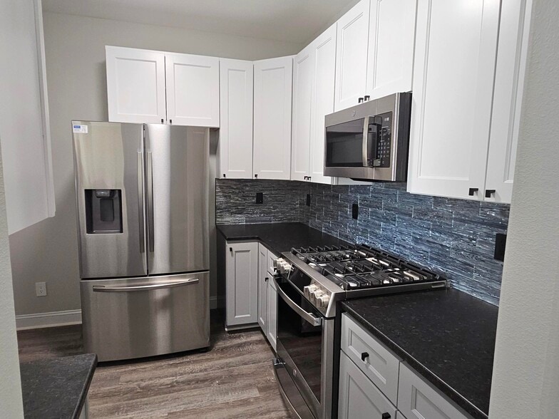 Building Photo - 5817 Fox Point Cir