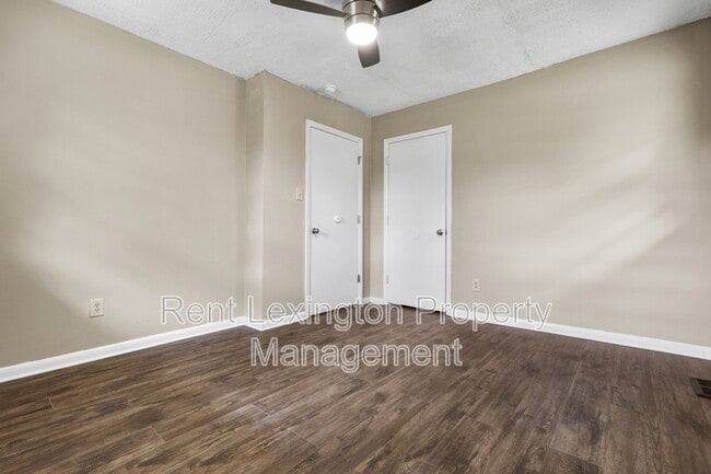 Building Photo - 2461 Mirahill Dr