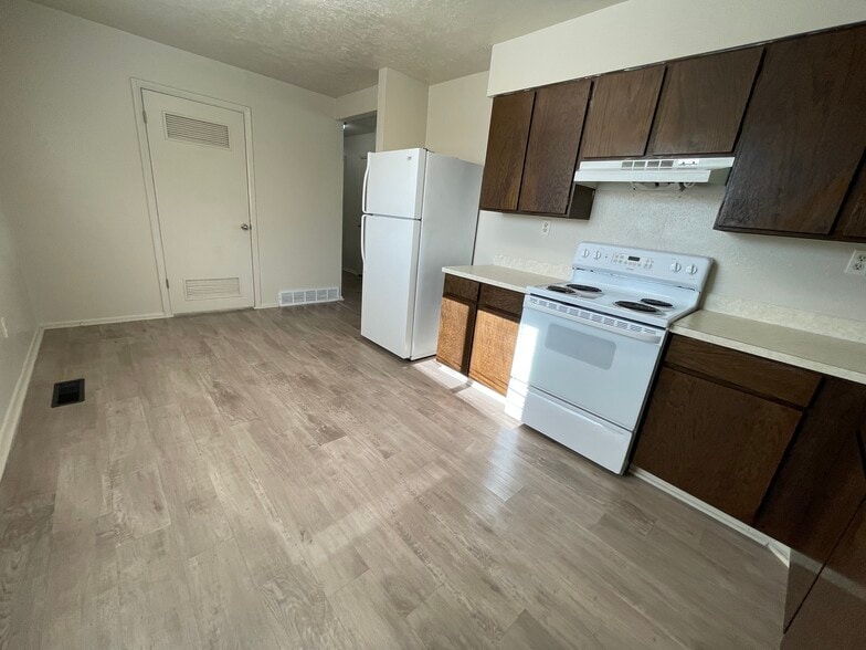 Building Photo - 264 E 100 N