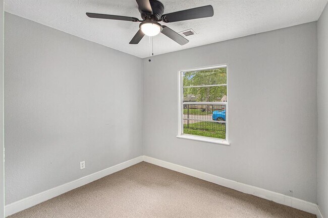 Building Photo - 9414 Rosehaven Dr