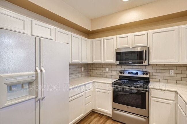 Building Photo - 9094 W Phillips Dr